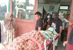 Proses evakusi Pria di Bualemo yang jatuh hingga meregang nyawa(Ist)