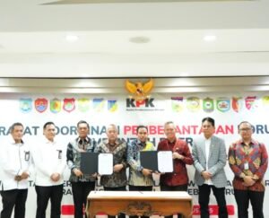 Ketua DPRD Banggai Laut Patwan Kuba,SH,MH bersama Bupati Sofyan Kaepa,SH,M.Si menghadiri rakor pemberantasan korupsi di gedung merah putih KPK RI (Istimewa)