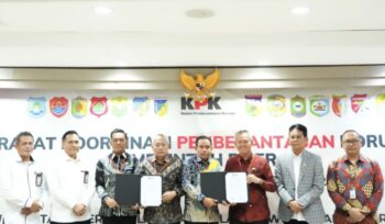 Ketua DPRD Banggai Laut Patwan Kuba,SH,MH bersama Bupati Sofyan Kaepa,SH,M.Si menghadiri rakor pemberantasan korupsi di gedung merah putih KPK RI (Istimewa)