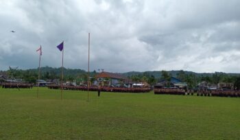 Anggota Pramuka yang hadir pada hari Pramuka ke-64 di Lapangan desa Adean, 14 Agustus 2025 (Foto: Nomo/BanggaiTerkini)