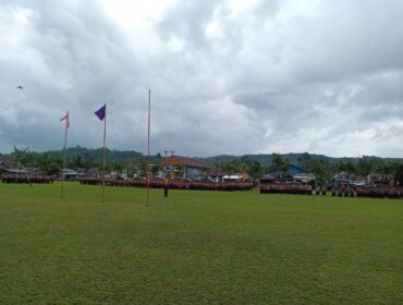 Anggota Pramuka yang hadir pada hari Pramuka ke-64 di Lapangan desa Adean, 14 Agustus 2025 (Foto: Nomo/BanggaiTerkini)