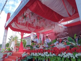 Bupati Sofyan Kaepa jadi komandan upacara HUT RI ke-80 (Foto: Nomo/BanggaiTerkini)