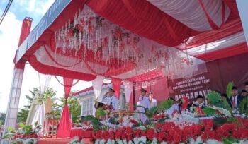 Bupati Sofyan Kaepa jadi komandan upacara HUT RI ke-80 (Foto: Nomo/BanggaiTerkini)