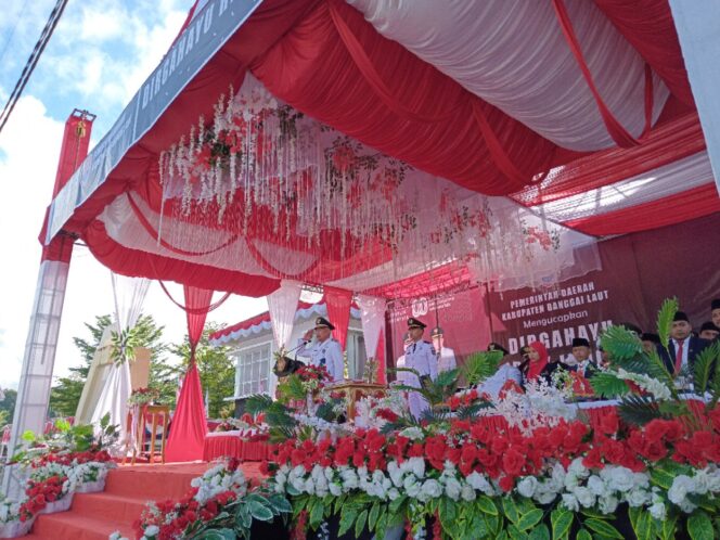 
					Bupati Sofyan Kaepa jadi komandan upacara HUT RI ke-80 (Foto: Nomo/BanggaiTerkini)