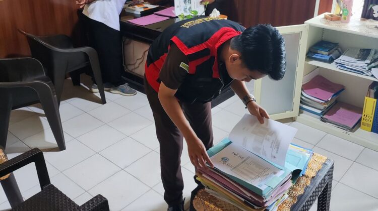 Kejari Banggai Laut Geledah Kantor PDAM Paisu Moute Terkait Dugaan Korupsi