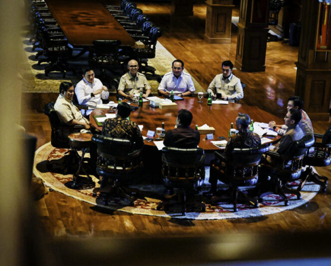 
					Rapat Bersama DEN di Hambalang, Presiden Prabowo Bahas Strategi Ekonomi Nasional di Tengah Gejolak Global