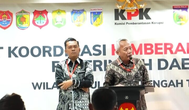 Bupati Banggai Laut Sofyan Kaepa bersama Ketua DPRD Patwan Kuba (Ist)