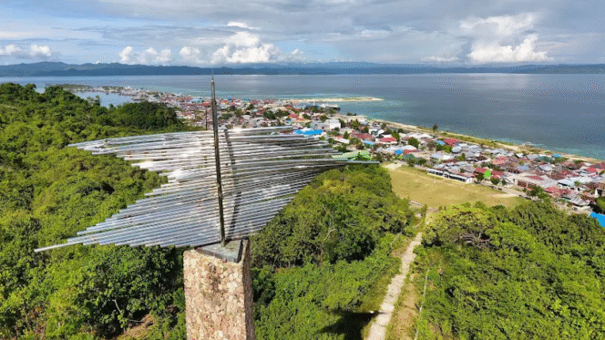 
					Monumen Trikora di Salakan, Banggai Kepulauan (Foto : Anto Scout)