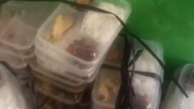 Wadah plastik MBG yang digunakan di salah satu sekolah di Banggai Laut (tangkapan layar)