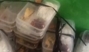 Wadah plastik MBG yang digunakan di salah satu sekolah di Banggai Laut (tangkapan layar)