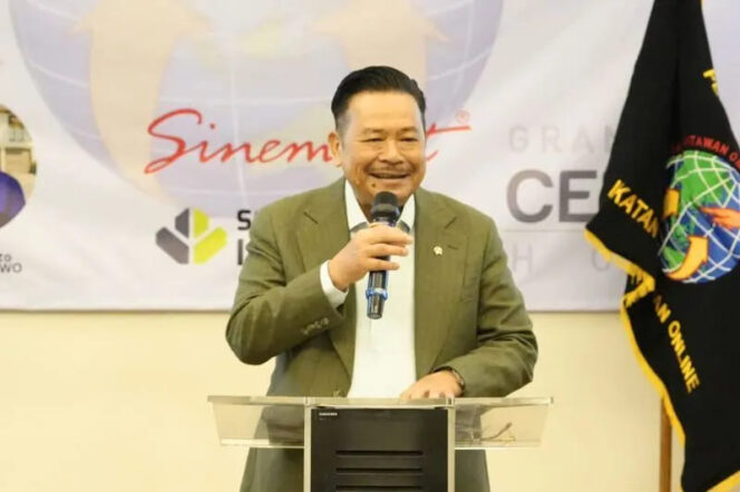 Pers Membentuk Demokrasi dan Kesadaran Publik