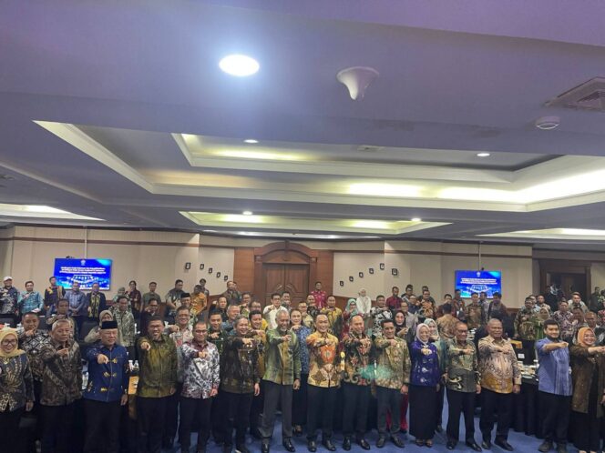 
					Para Gubernur di Instansi Pemerintah Provinsi Sulawesi Tenggara, Sulawesi Tengah, dan Sulawesi Barat, serta Bupati/Walikota di 39 instansi se-wilayah kerja (wilker) Kantor Regional IV BKN Makassar (Foto : Istimewa)