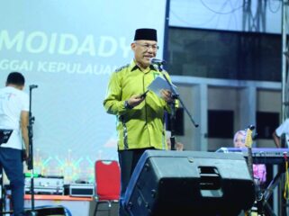 Rusli Moidady Bupati Banggai Kepulauan membuka Festival Trikora 2025 di Salakan (Foto : Istimewa)