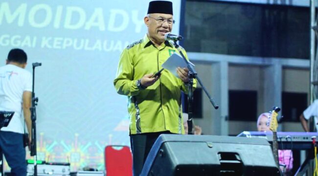 Rusli Moidady Bupati Banggai Kepulauan membuka Festival Trikora 2025 di Salakan (Foto : Istimewa)