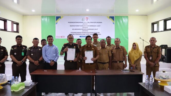 
					Penandatanganan MoU antara Kejaksaan dan Inspektorat Banggai Laut (Istimewa)
