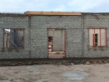 Pembangunan mushola di Desa Lambako yang didadani Asian Muslim Charty Fondation atau AMCF yang diduga dirusak (Foto : Istimewa)