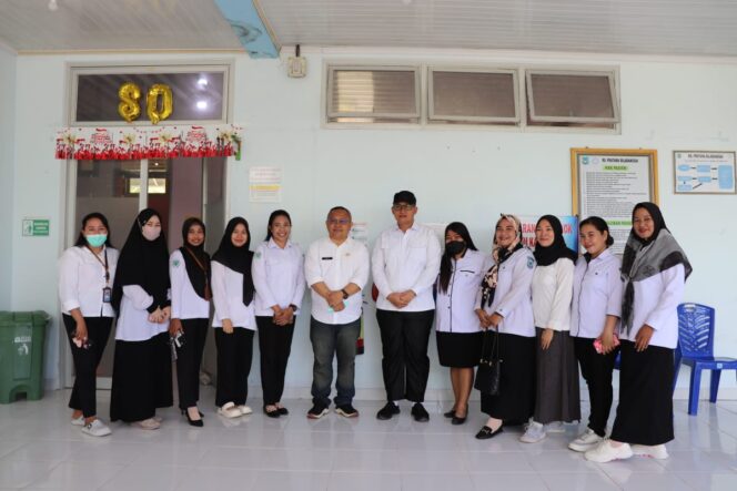 
					Wabup Serfi Kambey Didampingi Kadis PMD Aris Susanto Kunker ke RS Pratama Bilabanggai