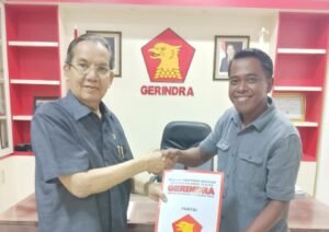 Diserahkan Longki Djanggola, Zulfikar Plt Ketua Gerindra Banggai Laut