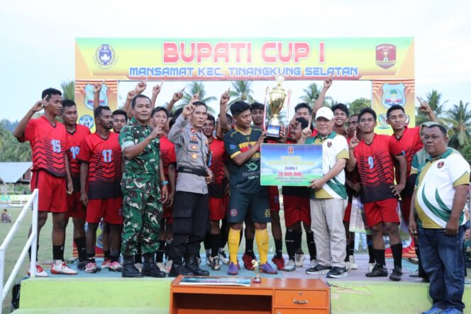 
					Sekda Aris Susanto Dampingi Bupati Rusli di Laga Final Bupati Cup
