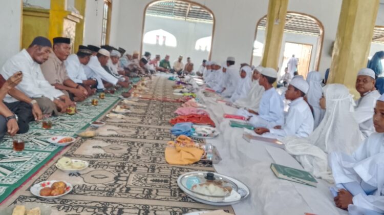 Berlangsung Khidmat, Pemdes Mandel Bokan Gelar Khatam Qur’an untuk 18 Santri Masjid Mandel