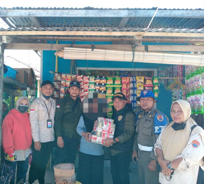 
					Bapenda Banggai Laut dan Bea Cukai menyita rokok ilegal di Bokan Kepulauan (Foto: Nomo/BanggaiTerkini)