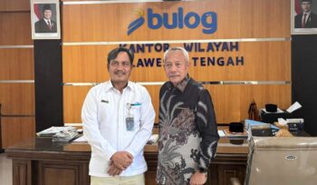 Bupati Sofyan Kaepa bersama Kepala Perum Bulog Kanwil Sulawesi Tengah Jusri Pakke di Palu (Foto : Istimewa)