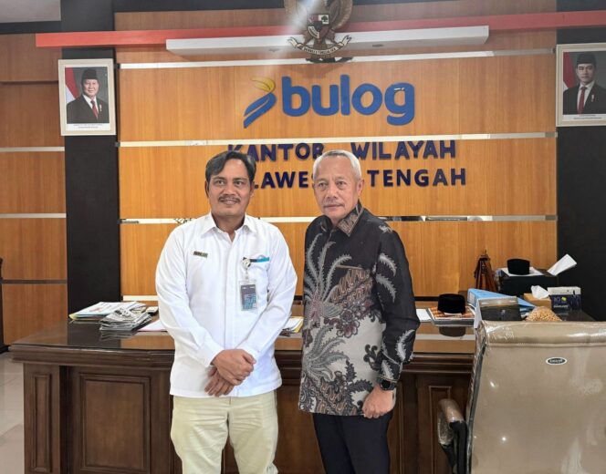 
					Bupati Sofyan Kaepa bersama Kepala Perum Bulog Kanwil Sulawesi Tengah Jusri Pakke di Palu (Foto : Istimewa)