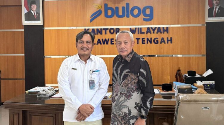 Bupati Sofyan Kaepa bersama Kepala Perum Bulog Kanwil Sulawesi Tengah Jusri Pakke di Palu (Foto : Istimewa)