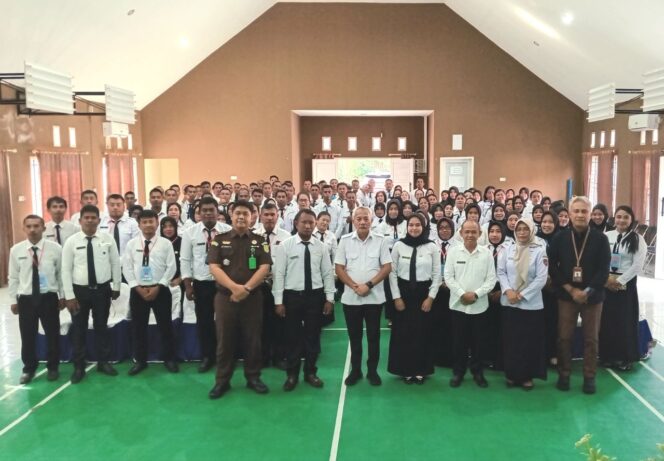 
					Tutup Orientasi PPPK Guru Angkatan VII, VIII dan IX, Bupati Sofyan Dorong Kedisiplinan ASN