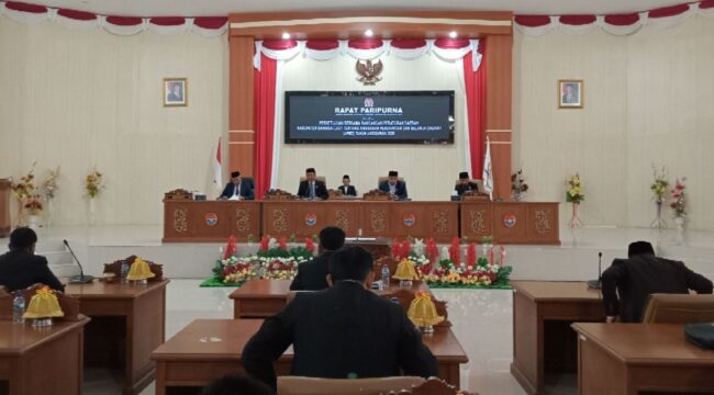 Rapat Paripurna Persetujuan bersama APBD TA 2026 (Foto : Nomo/ BanggaiTerkini)