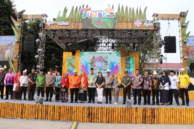 
					Wabup Ablit H. Ilyas Buka Festival Tumbe 2025