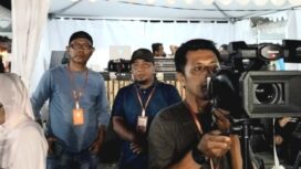 Sekretaris Dinas Kominfo, Fadli Lapene dan Kabid IKP Ratno Makasau memastikan Live Streaming Festival Tumbe (Foto : Istimewa)