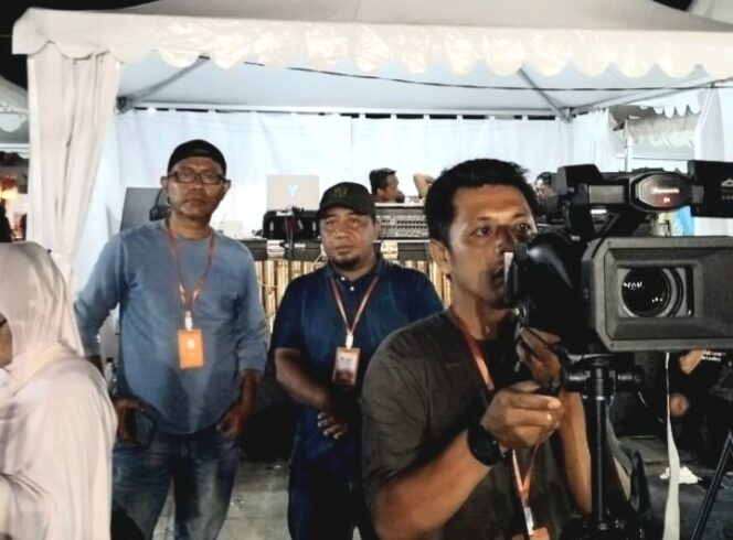 
					Sekretaris Dinas Kominfo, Fadli Lapene dan Kabid IKP Ratno Makasau memastikan Live Streaming Festival Tumbe (Foto : Istimewa)
