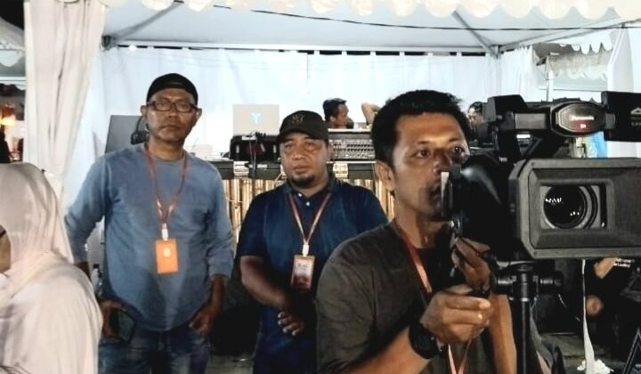Sekretaris Dinas Kominfo, Fadli Lapene dan Kabid IKP Ratno Makasau memastikan Live Streaming Festival Tumbe (Foto : Istimewa)