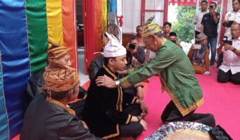 Prosesi pengukuhan Tomundo Banggai di Keraton Banggai (Foto : Nomo/ BanggaiTerkini)