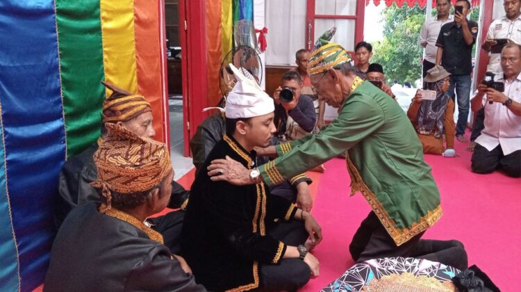 Prosesi pengukuhan Tomundo Banggai di Keraton Banggai (Foto : Nomo/ BanggaiTerkini)