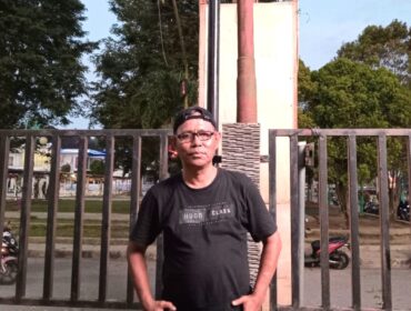 Sekretaris Dinas Kominfo Fadli Lapene usai turun langsung memantau video tron di Taman Kota, (Foto : Nomo/BanggaiTerkini)