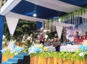 Gubernur Anwar Hafid bertindak sebagai Inspektur Upacara pada Peringatan HUT Kabupaten Banggai Laut ke-13 (Foto : Nomo/BanggaiTerkini)