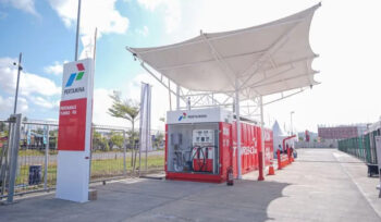  Ilustrasi layanan BBM jenis Pertamax Turbo hadir di SPBU modular area Pertamina Mandalika International Circuit, Lombok, NTB, 