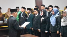 Bupati Rusli melakukan pelantikan (Ist)