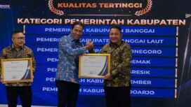 Wabup Ablit menerima penghargaan dari Ombudsman RI (tangkapan layar)