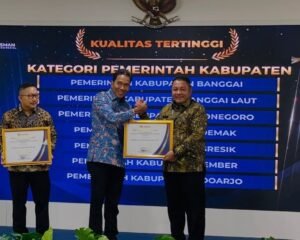 Wabup Ablit menerima penghargaan dari Ombudsman RI (tangkapan layar)