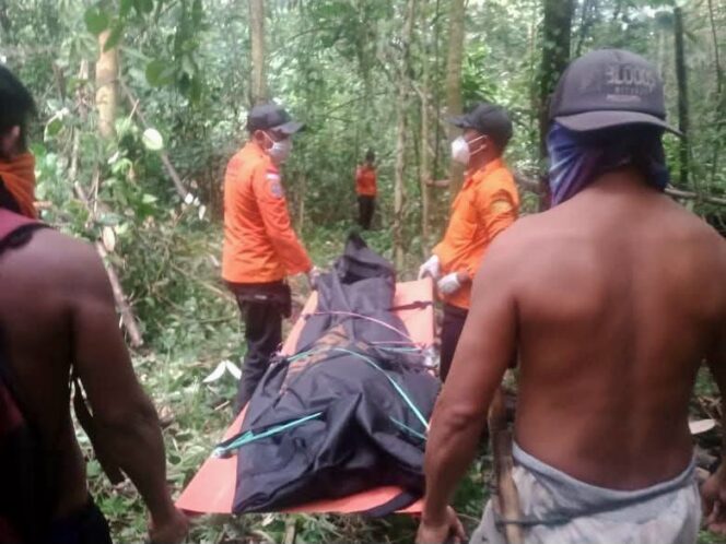 
					Evakuasi penemuan mayat di Pagimana (Ist)