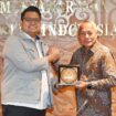 Wakil Ketua Majelis Permusyawaratan Rakyat Republik Indonesia (MPR RI), A.M Akbar Supratman bersama Bupati Sofyan Kaepa (Ist)