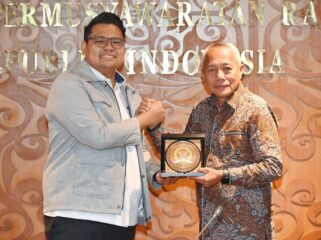 Wakil Ketua Majelis Permusyawaratan Rakyat Republik Indonesia (MPR RI), A.M Akbar Supratman bersama Bupati Sofyan Kaepa (Ist)