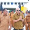 Bupati Banggai Laut Sofyan Kaepa, tiba di Pelabuhan Fery Paisu Lamo, Labobo (Ist)