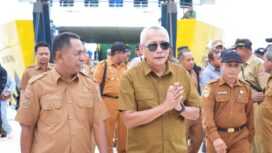 Bupati Banggai Laut Sofyan Kaepa, tiba di Pelabuhan Fery Paisu Lamo, Labobo (Ist)