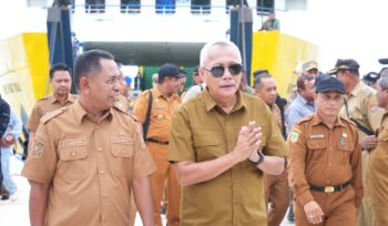 Bupati Banggai Laut Sofyan Kaepa, tiba di Pelabuhan Fery Paisu Lamo, Labobo (Ist)