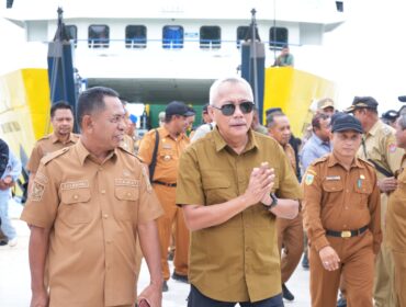 Bupati Banggai Laut Sofyan Kaepa, tiba di Pelabuhan Fery Paisu Lamo, Labobo (Ist)