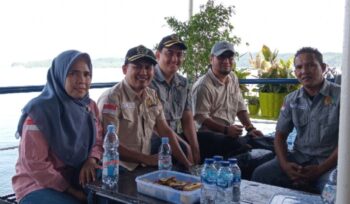 Anggota DPRD Banggai Laut ikut launching perdana Feri KMP Teluk Tolo rute Banggai-Paisu Lamo-Dungkean (Foto : Nomo/BanggaiTerkini)